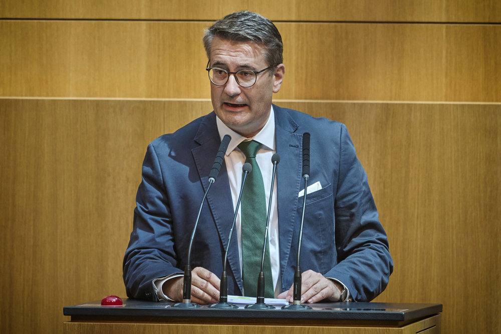 Am Redner:innenpult: Nationalratsabgeordneter Christian Schandor (FPÖ)  © Parlamentsdirektion/​Johannes ZinnerParlamentsdirektion/​Johannes Zinner