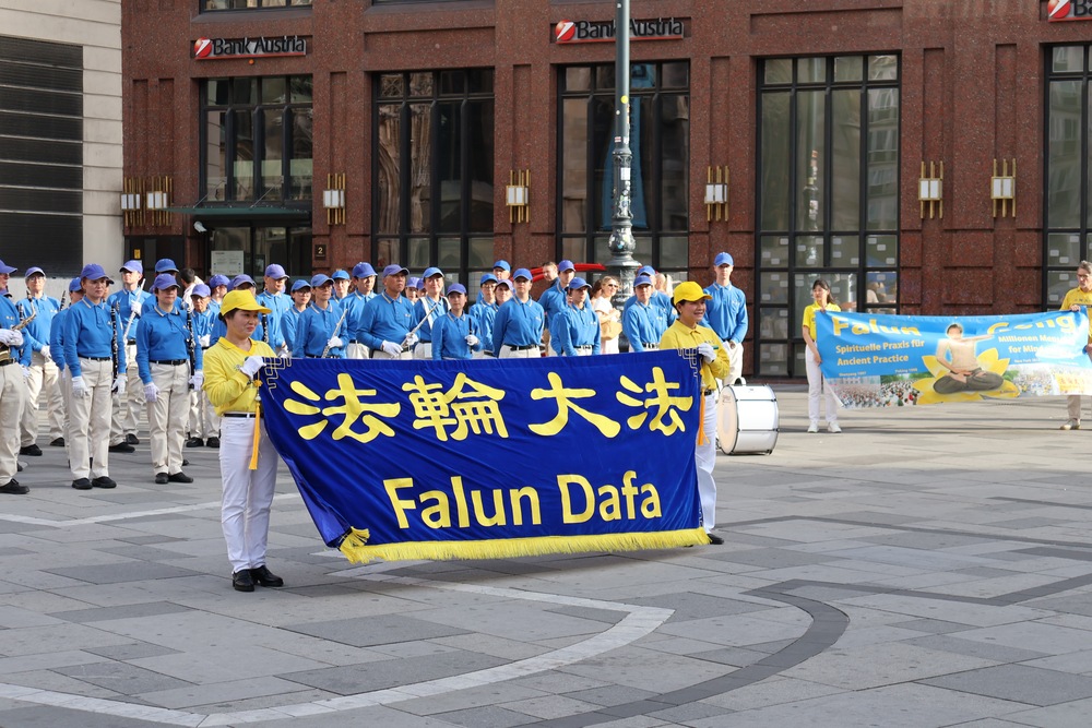 Alle Band Mitglieder aus über 10 Ländern Europas praktizieren Falun Dafa. Foto: FDI